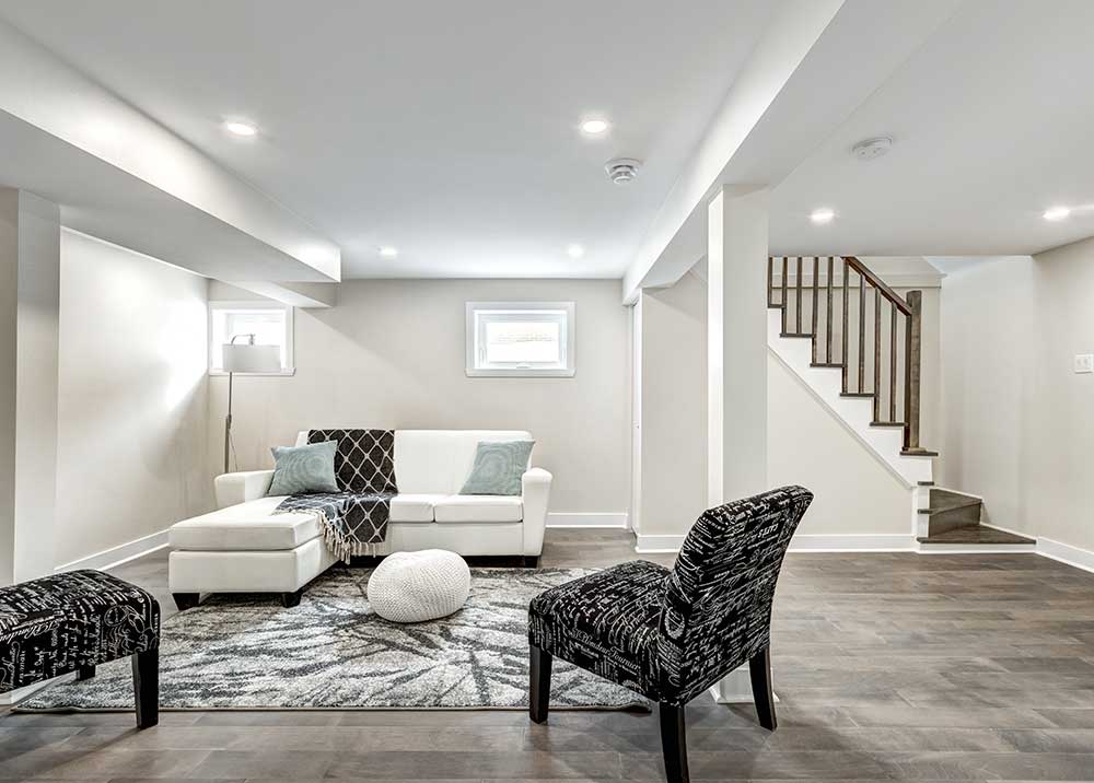 modern-home-with-black-and-white-furniture